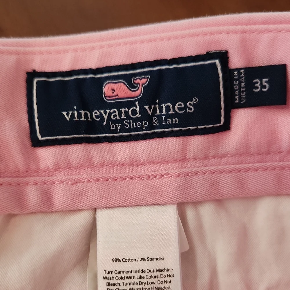 Vineyard Vines stylish flat
